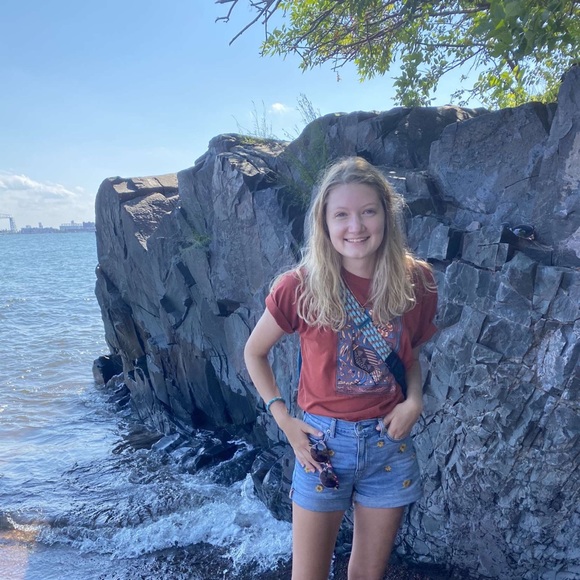 Meet your Posher, Amanda - Picture 1 of 1